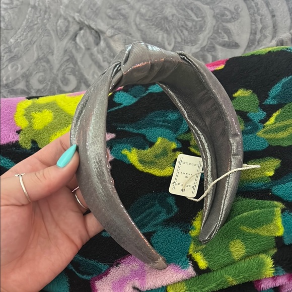Silver Velvet Padded Hair Accessory - Picture 1 of 2